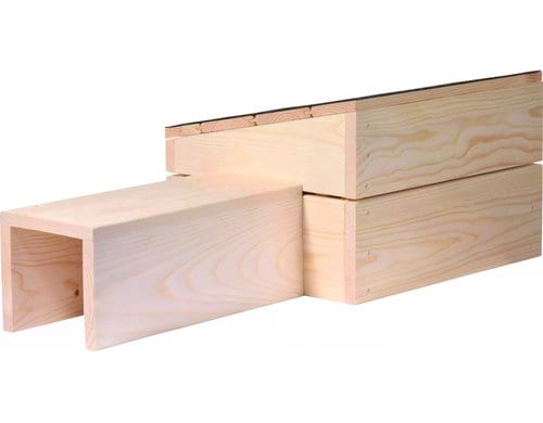 dobar Igelhaus m. Eingang mit schwarzem Bitumendach