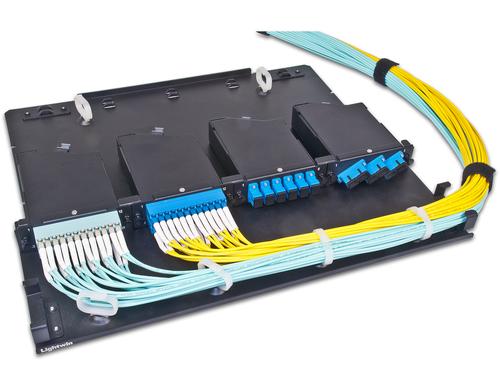 MTP Patchpanel, für 4xMTP Kassette schwarz, ausziehbar, 1 HE